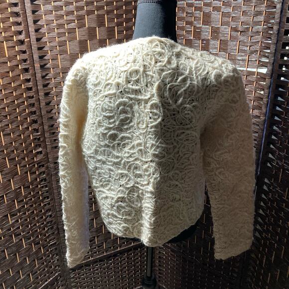 Chico’s Size 1 Cream Swirled Wool Cropped Jacket. Pre-Owned - Picture 3 of 10